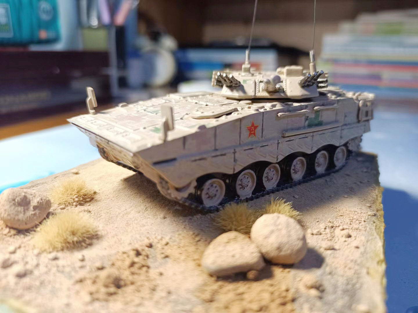 小伙7年制作 上百件軍事模型